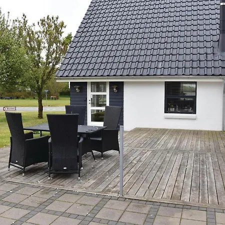 Three-bedroom Holiday In * Lemvig
