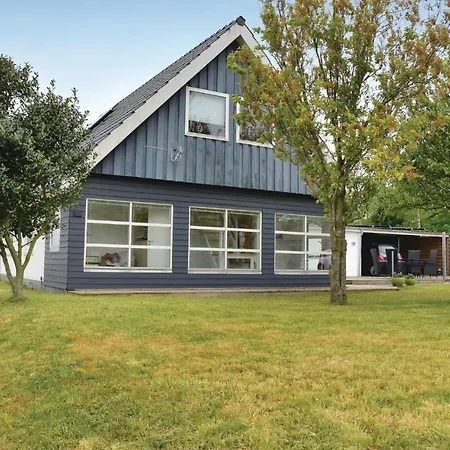 Three-bedroom Holiday In Lemvig