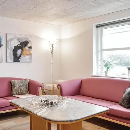 Vakantiehuis Three-bedroom Holiday In